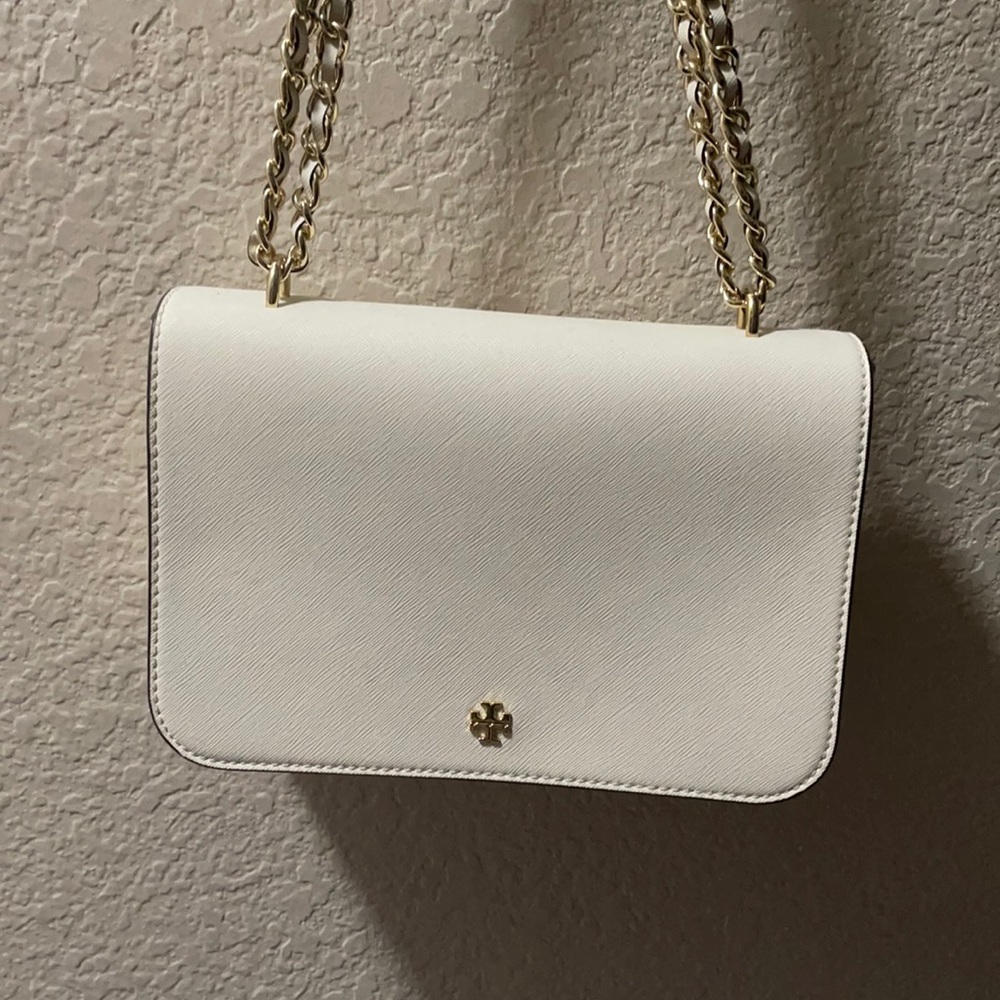 Used in great condition Tory purse!!